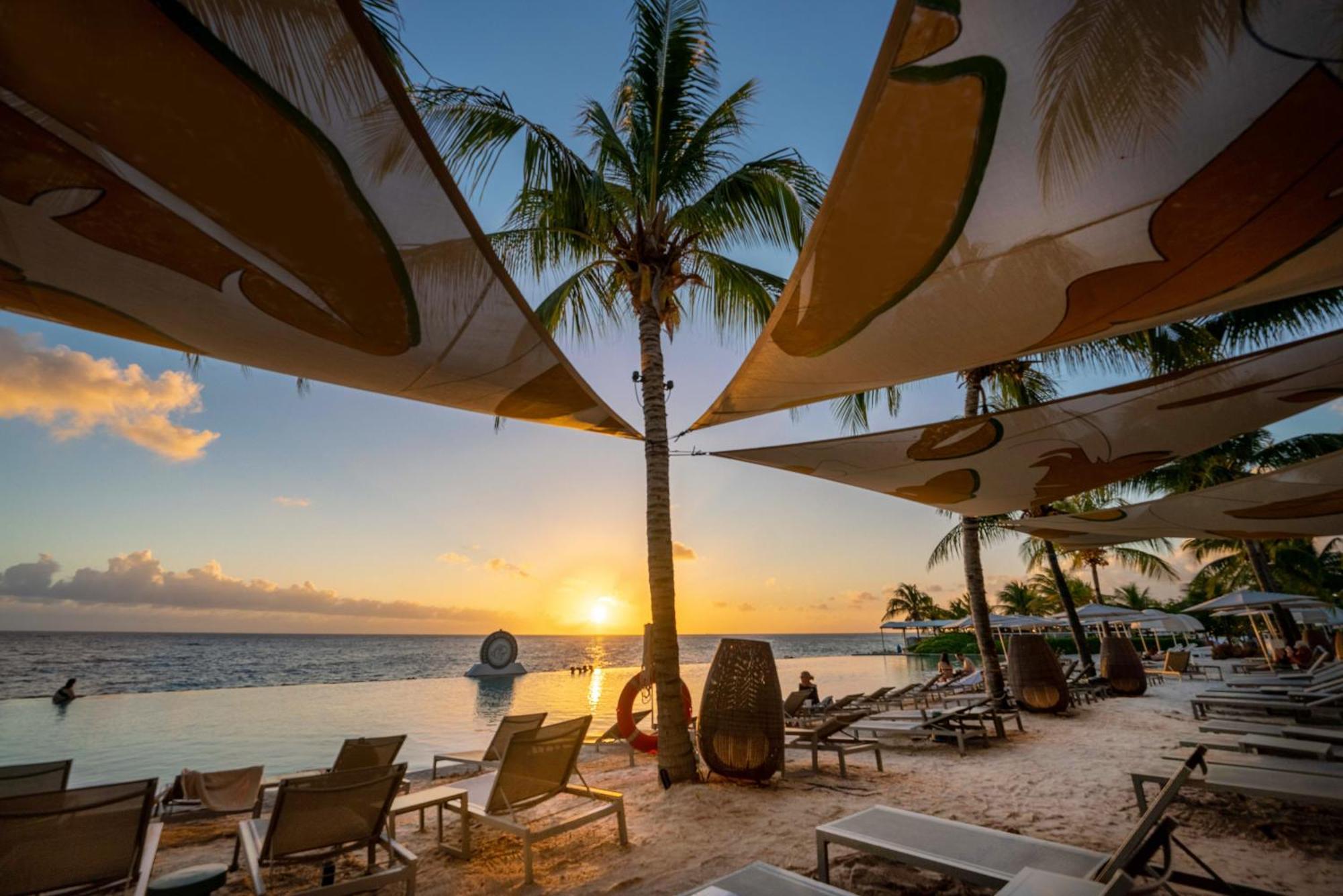 Papagayo Beach Hotel (Adults Only) Виллемстад Экстерьер фото