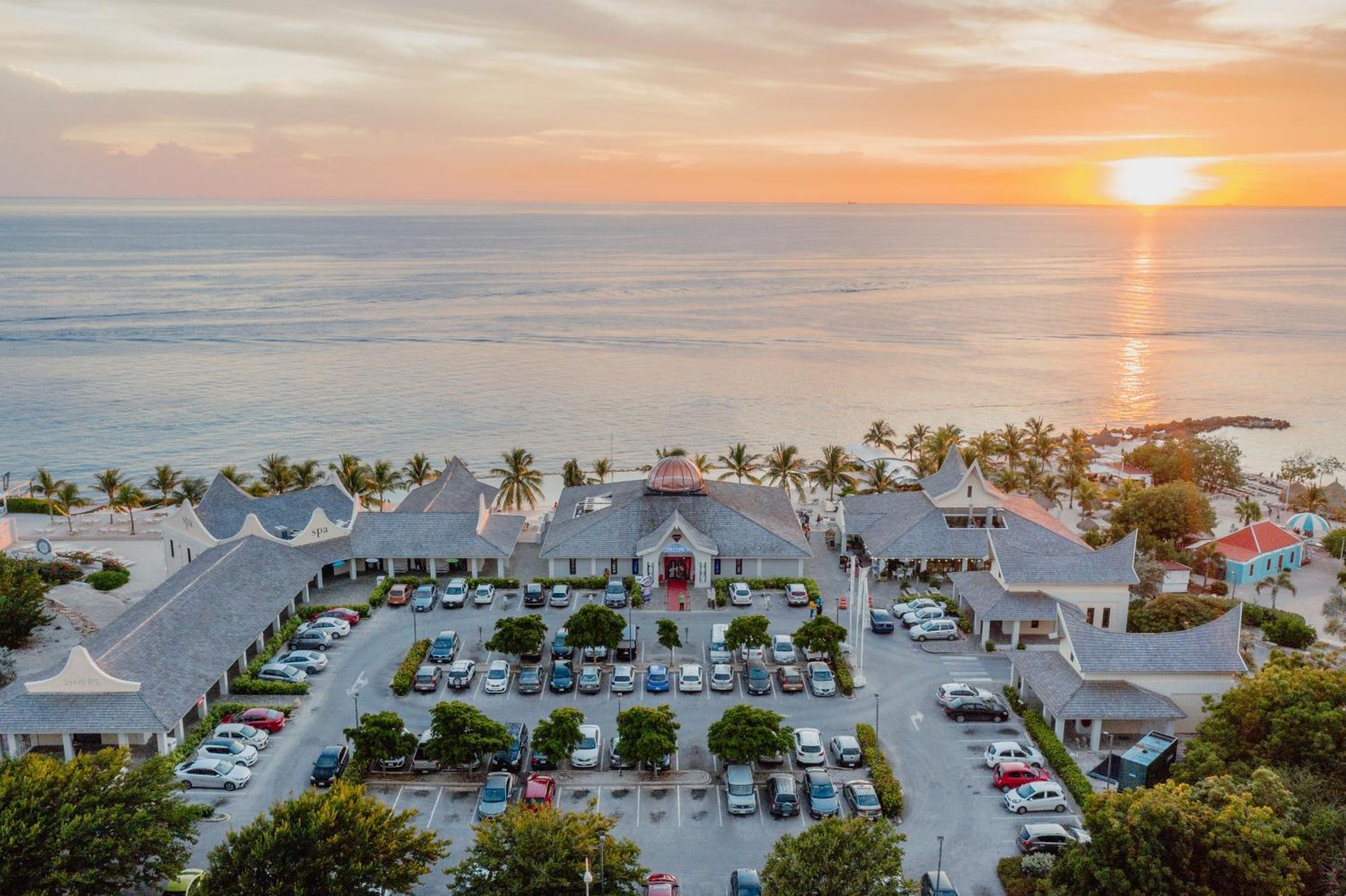 Papagayo Beach Hotel (Adults Only) Виллемстад Экстерьер фото
