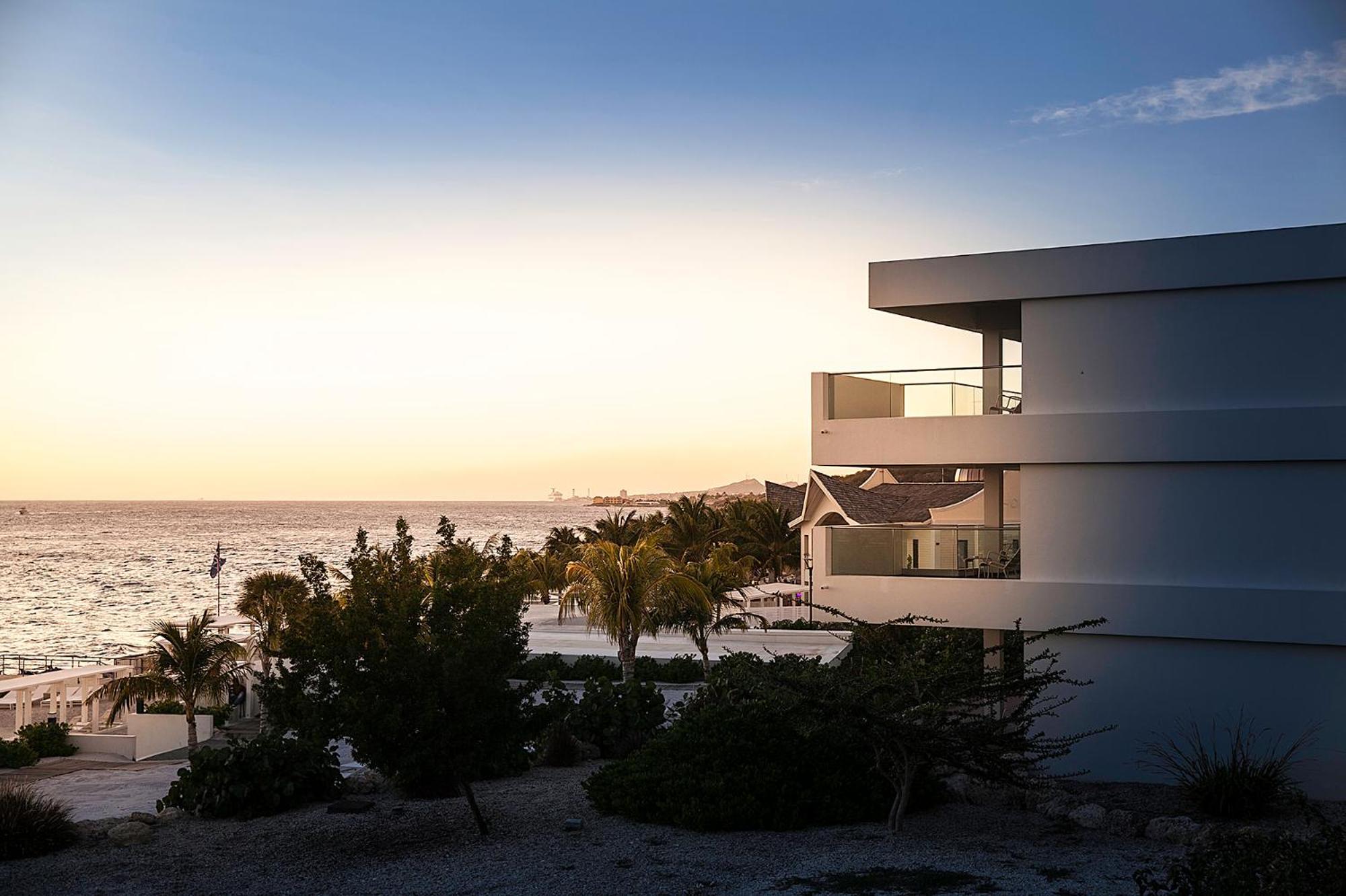 Papagayo Beach Hotel (Adults Only) Виллемстад Экстерьер фото