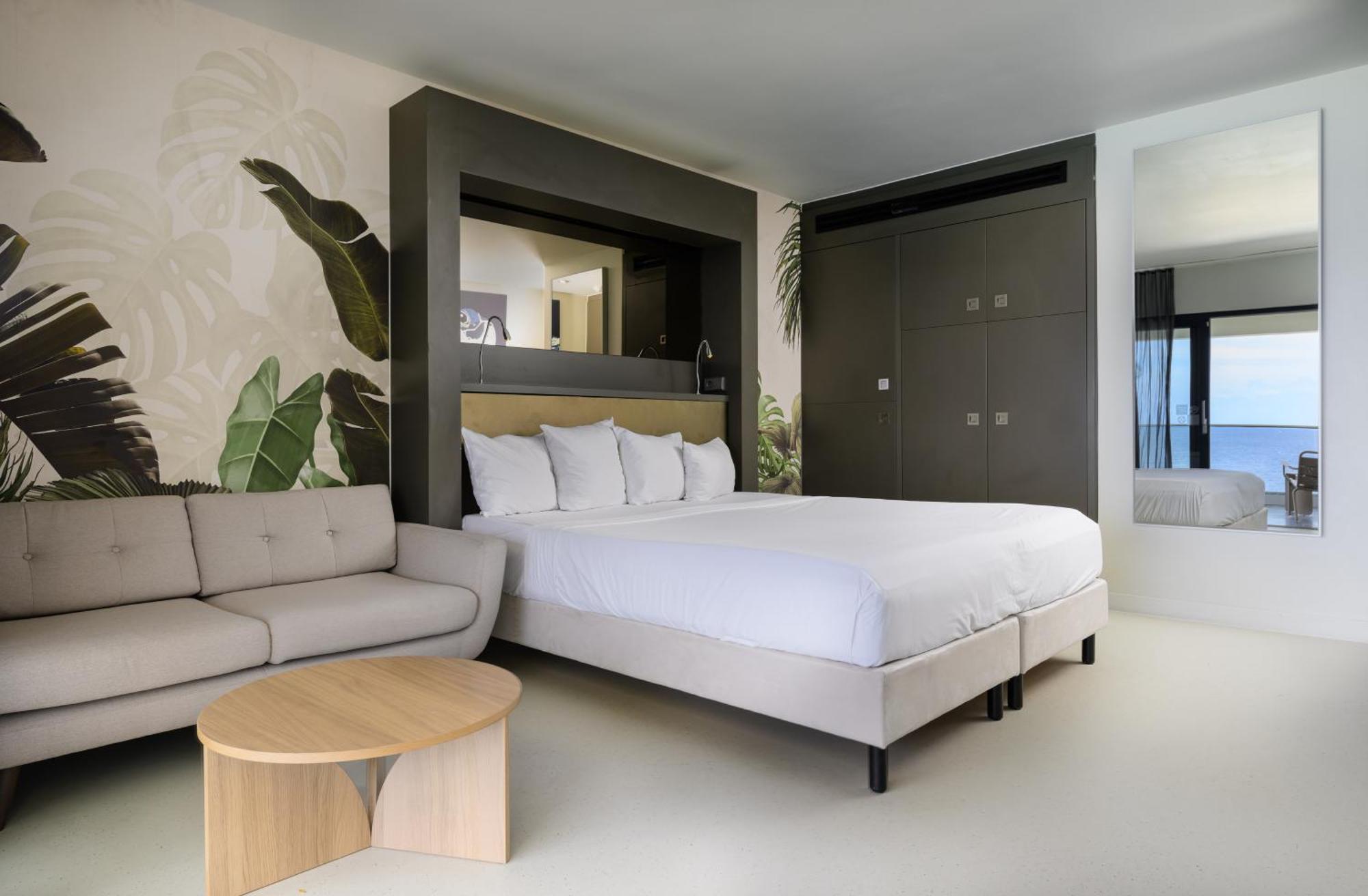 Papagayo Beach Hotel (Adults Only) Виллемстад Экстерьер фото
