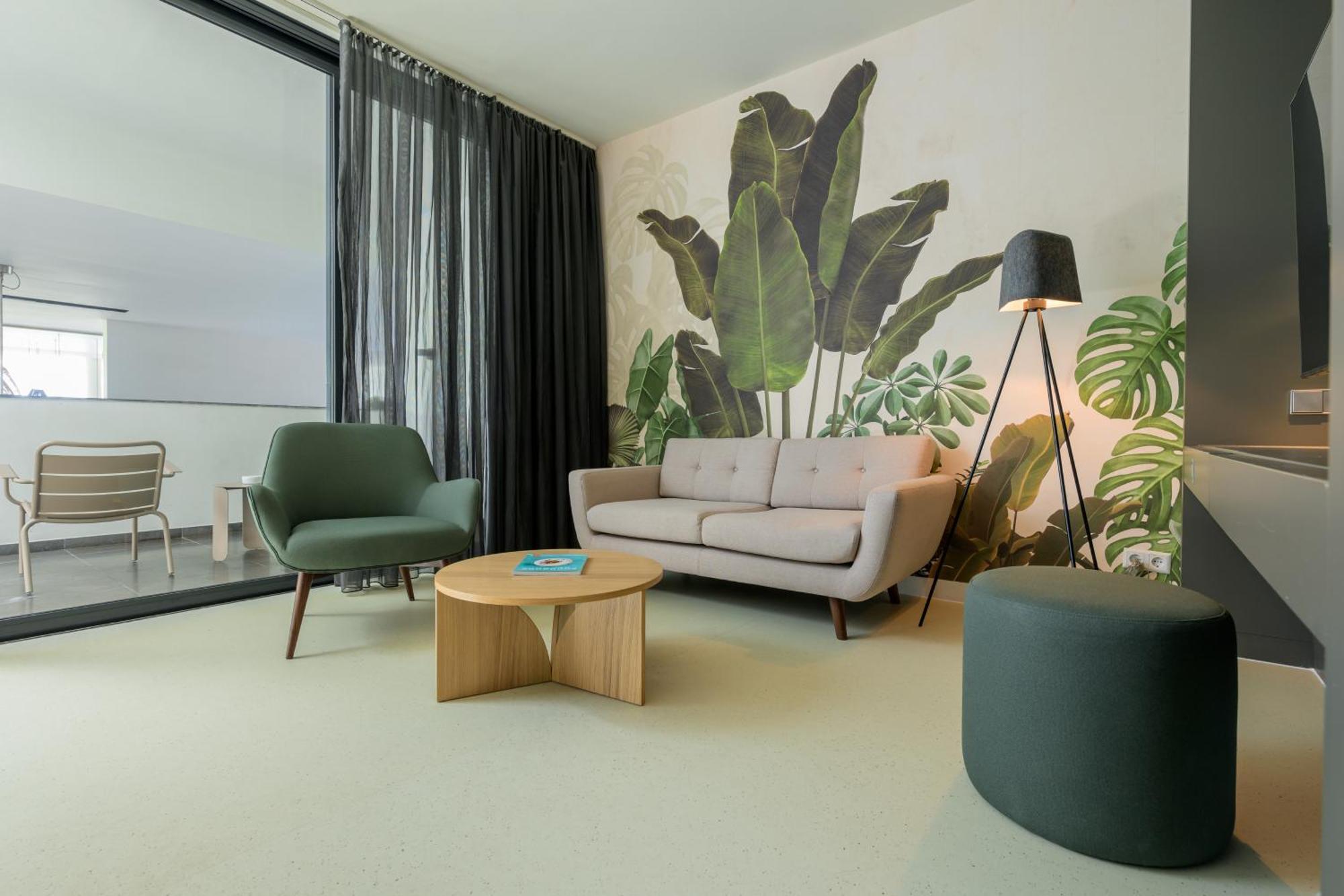 Papagayo Beach Hotel (Adults Only) Виллемстад Экстерьер фото