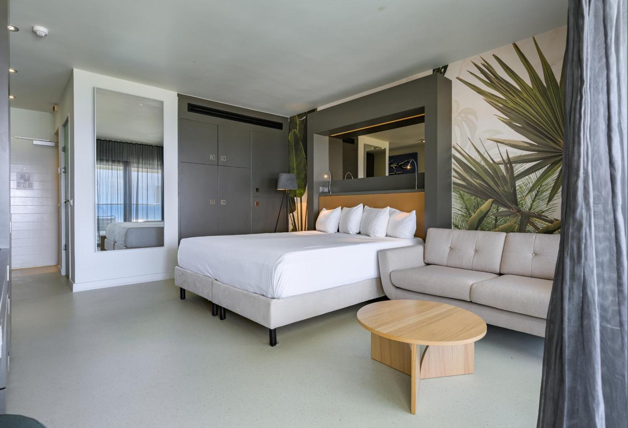 Papagayo Beach Hotel (Adults Only) Виллемстад Экстерьер фото
