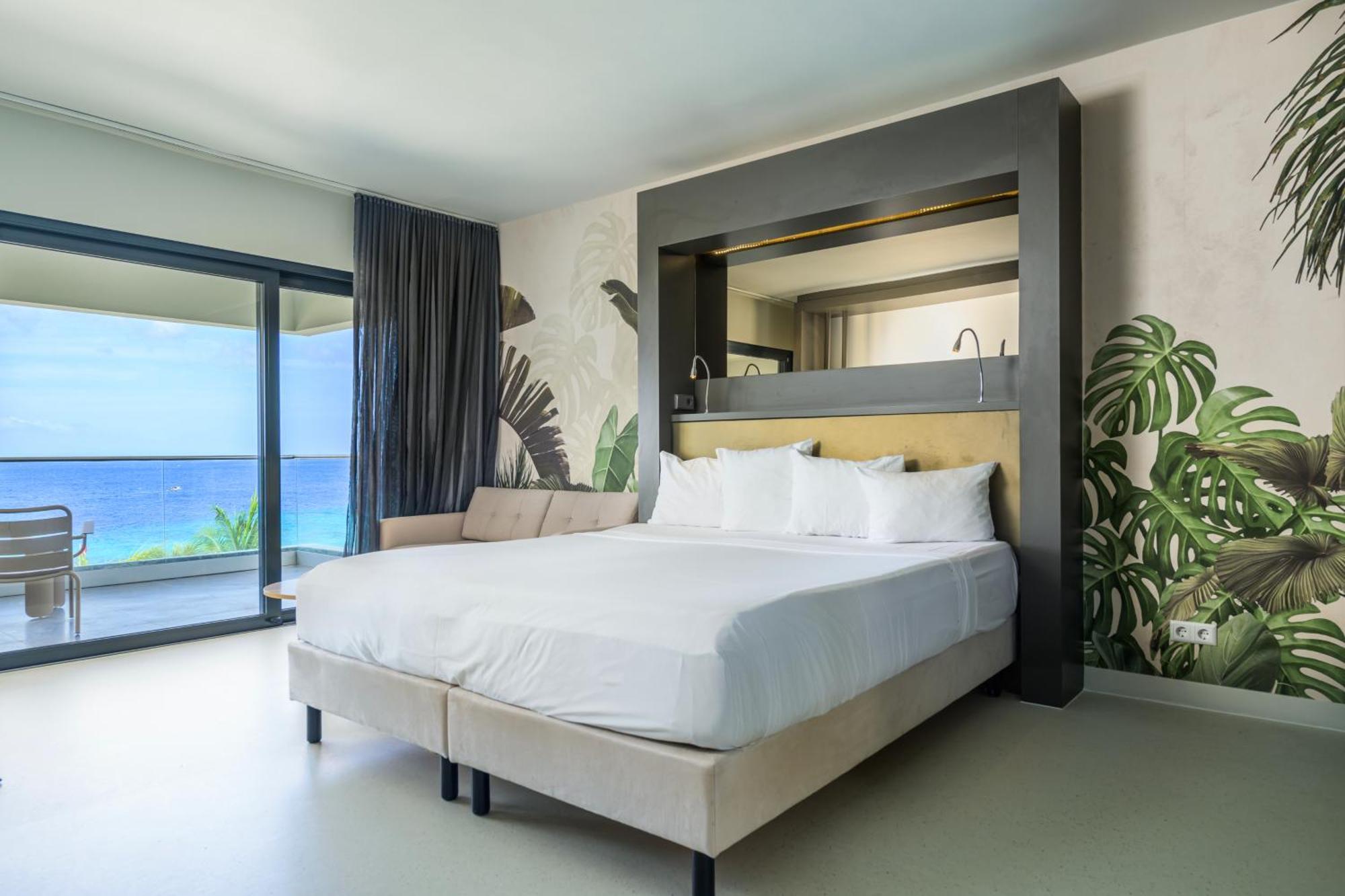Papagayo Beach Hotel (Adults Only) Виллемстад Экстерьер фото