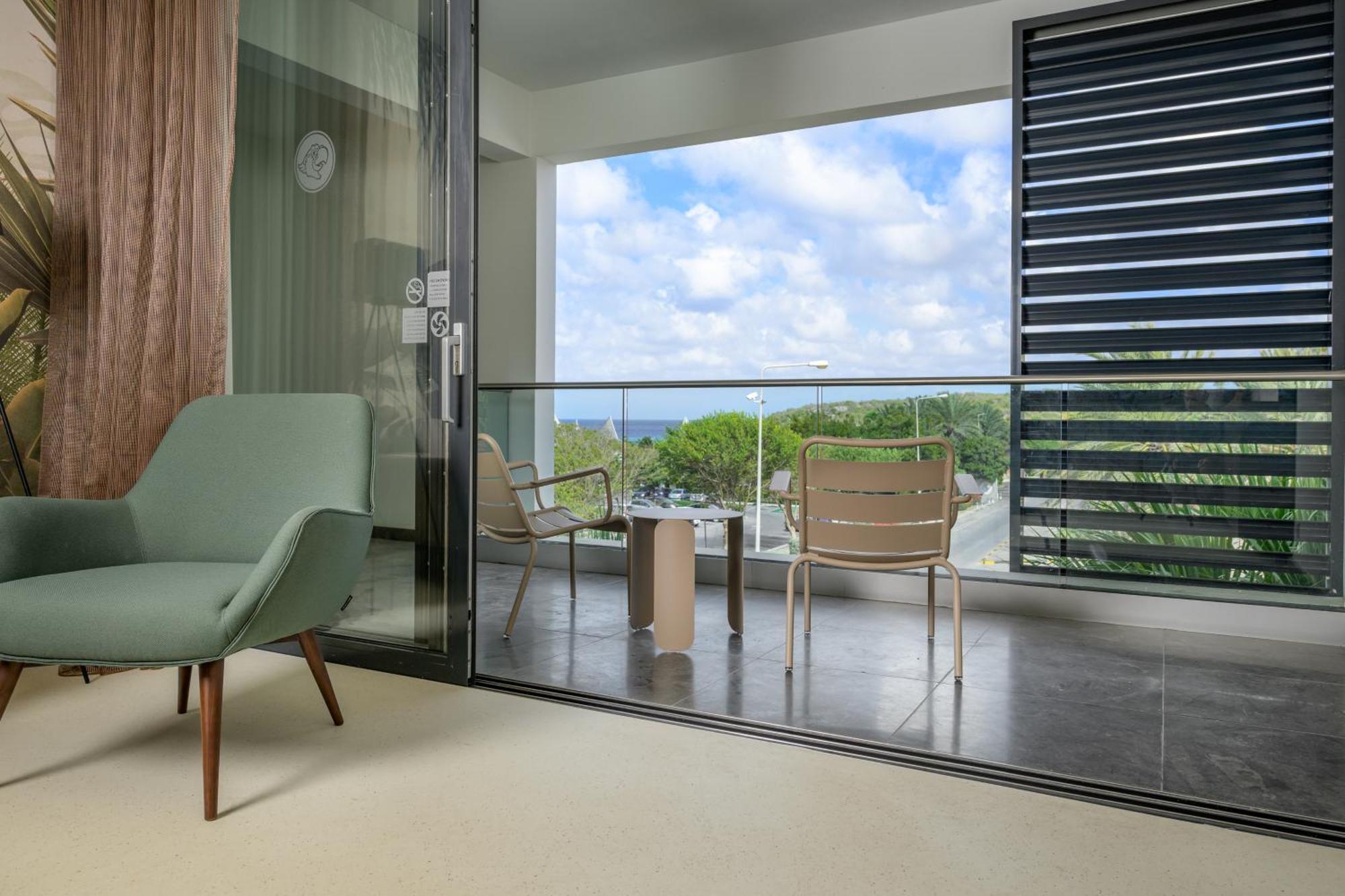 Papagayo Beach Hotel (Adults Only) Виллемстад Экстерьер фото