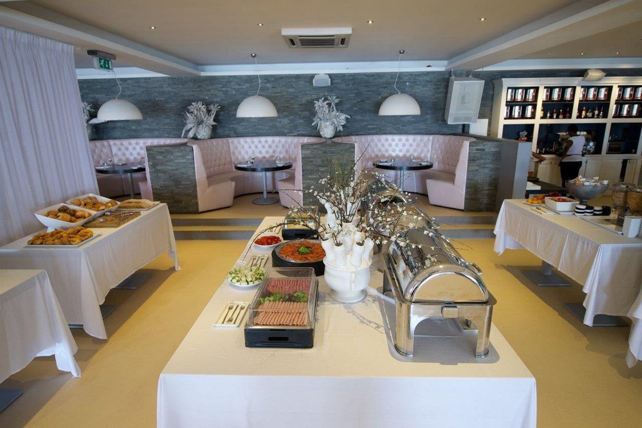 Papagayo Beach Hotel (Adults Only) Виллемстад Экстерьер фото
